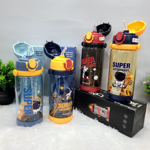 Premium Quality Astronaut Water Bottle for Kids with Locking Feature - 600ml